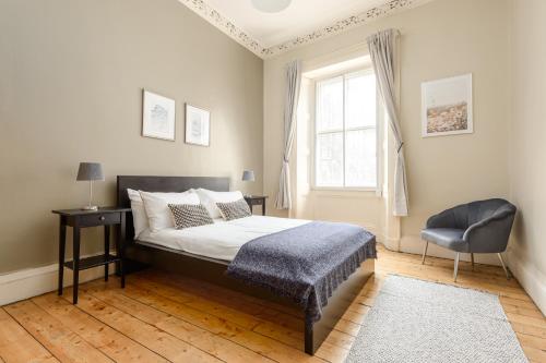 2 Bed Old Town Apartment - Next To Castle, Эдинбург (фото 3)
