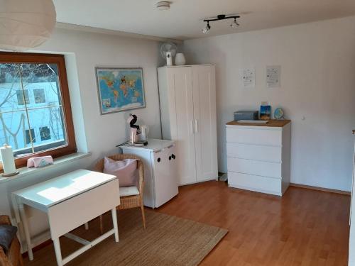 Apartment mit Küche und Balkon oder Terrasse, ruhig und gut erreichbar