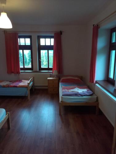 4 twin beds, 1 sofa bed