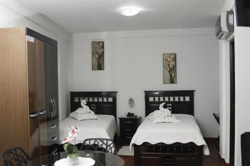 Twin Room with Kitchenette image 8
