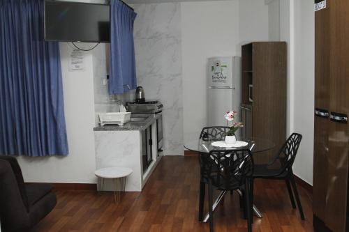 Twin Room with Kitchenette image 9