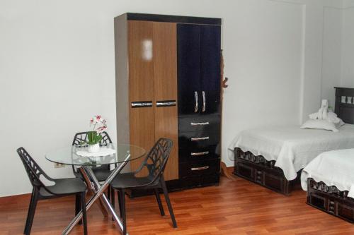 Twin Room with Kitchenette image 5