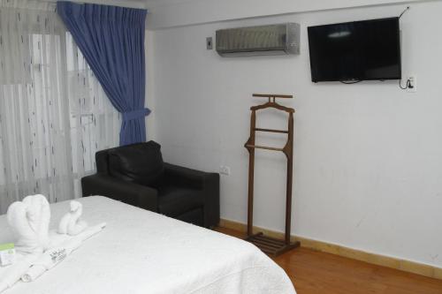 Two-Bedroom Apartment with Kitchenette image 9