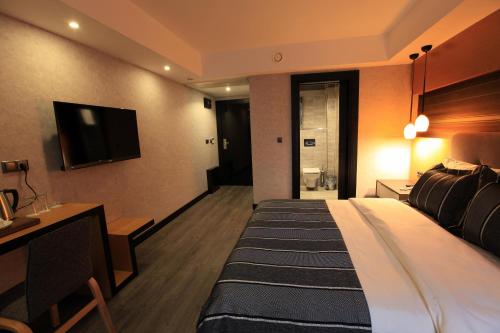 The Black Hotel - image 3