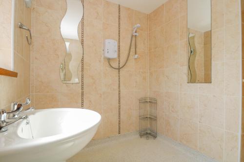 Manege Cottage - image 3