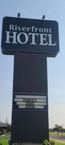 Riverfront Hotel - 주변 명소