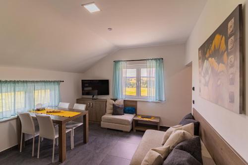 3 bedrooms, 5 beds