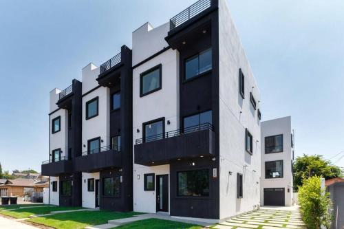 3 Luxury Modern Homes 12 bedrooms & Rooftop Decks