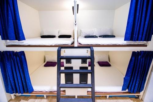 黑背包 Black Backpack in Liuqiu