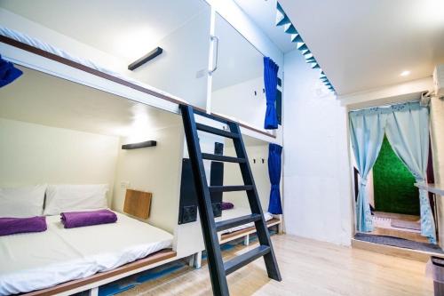 黑背包 Black Backpack in Liuqiu