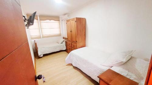 2 twin beds