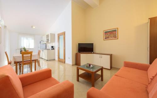 Family friendly apartments with a swimming pool Basanija, Umag - 3402