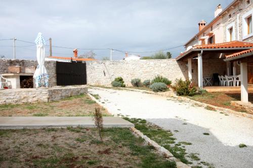 Family friendly house with a swimming pool Orihi Central Istria - Sredisnja Istra - 3415 - image 4