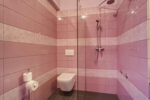 Double Room with Balcony image 3