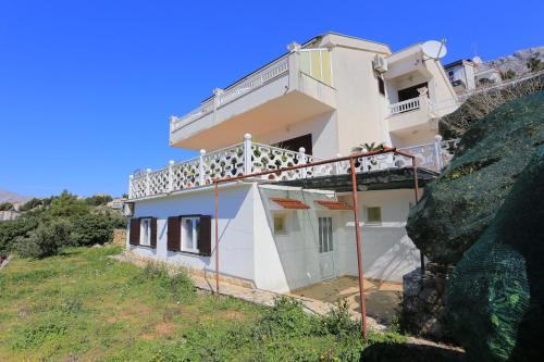  Apartments by the sea Balica Rat, Omis - 2753 in Tice