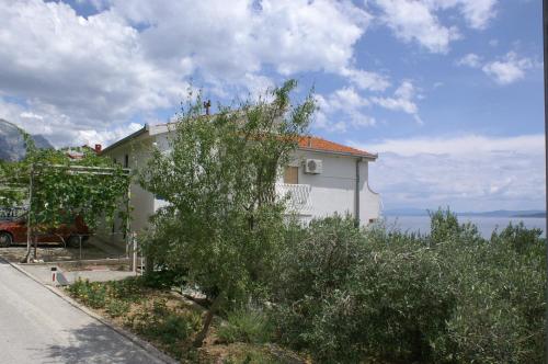  Apartments by the sea Pisak, Omis - 2750 in Pisak