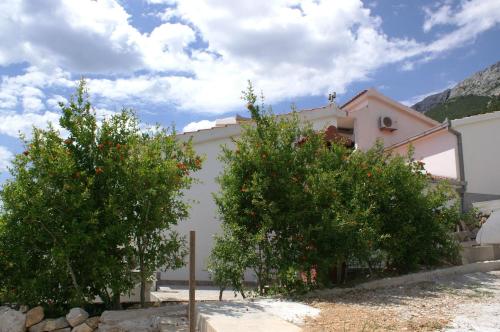  Apartments by the sea Pisak, Omis - 2750 in Pisak