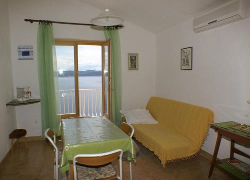 Apartments by the sea Pisak, Omis - 2750