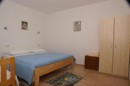 Apartments by the sea Pisak, Omis - 2750