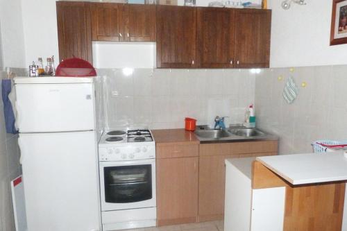 Apartments by the sea Pisak Omis - 2750 - image 11