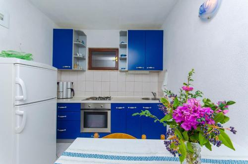 Apartments by the sea Pisak Omis - 2802 - image 8
