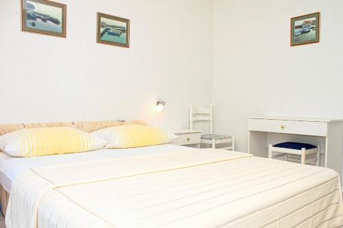 Apartment with Terrace and Sea View image 10