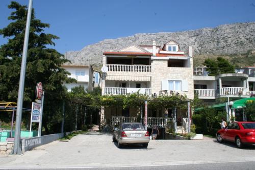  Apartments with a parking space Stanici, Omis - 2819, Pension in Omiš