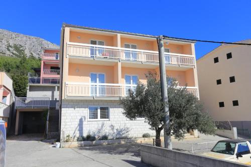 Apartments with parking spaces Stanici, Omis - 2818