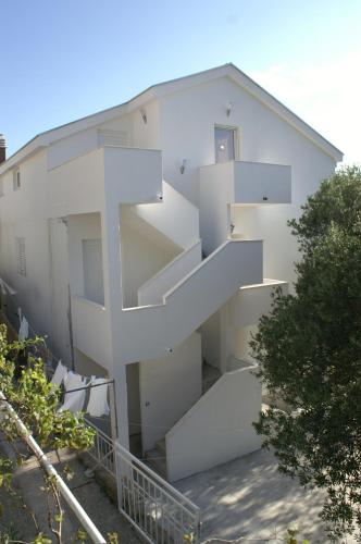 Apartments by the sea Zaostrog, Makarska - 2816