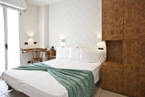 Hotel Aurora - image 11