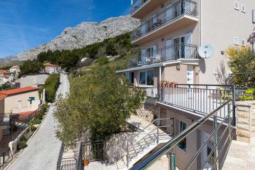  Apartments with a parking space Mimice, Omis - 2805 in Mimice
