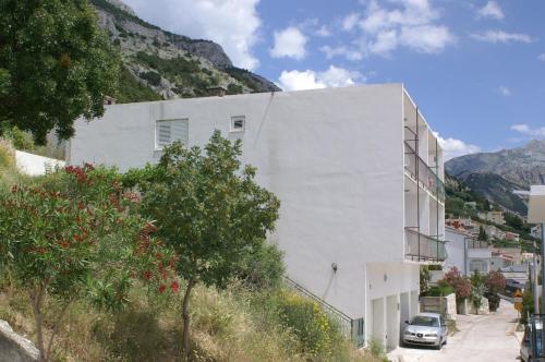  Apartments by the sea Pisak, Omis - 2742 in Mimice