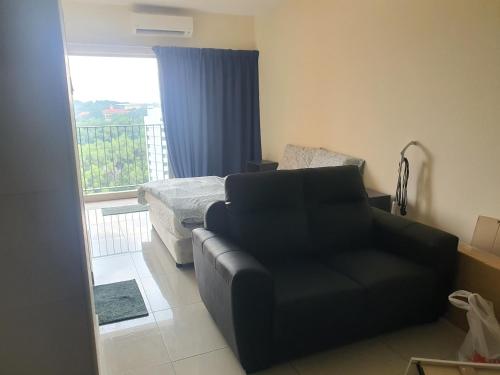 Lovely studio condo with balcony & pool @ Suria Jelutong in Bukit Jelutong