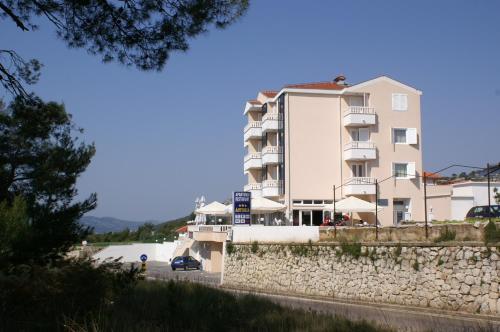  Apartments and rooms with parking space Seget Vranjica, Trogir - 3079 in Trogir