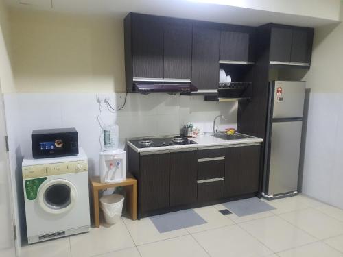 Lovely studio condo with balcony & pool @ Suria Jelutong in Bukit Jelutong