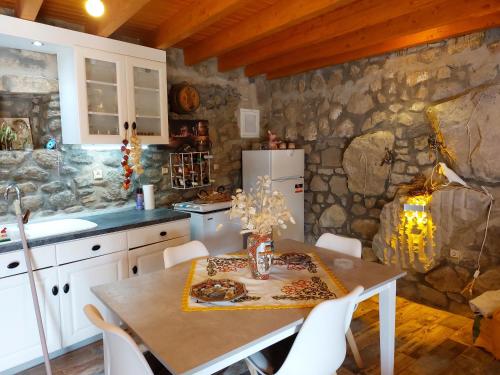 餐廳, Old House Villa Moudros- Kaminia Lemnos Λήμνοs (Old House Villa Moudros- Kaminia Lemnos Λημνοs) in 莫德羅斯