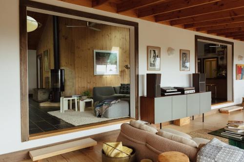 TIMBA - Luxury bush retreat with pool, spa & gym in Mclaren Vale