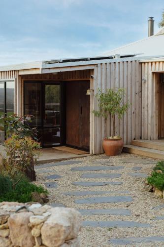 TIMBA - Luxury bush retreat with pool, spa & gym in Mclaren Vale