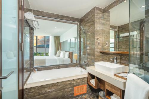 room detail thumbnail 2