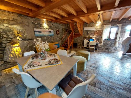 餐廳, Old House Villa Moudros- Kaminia Lemnos Λήμνοs (Old House Villa Moudros- Kaminia Lemnos Λημνοs) in 莫德羅斯