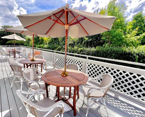 บริการและสิ่งอำนวยความสะดวก, เดอะแคริเอจ เฮาส์ อินน์, แอสเซนด์ โฮเทล คอลเล็กชั่น (The Carriage House Inn) in มิดเดิลทาวน์ (RI)