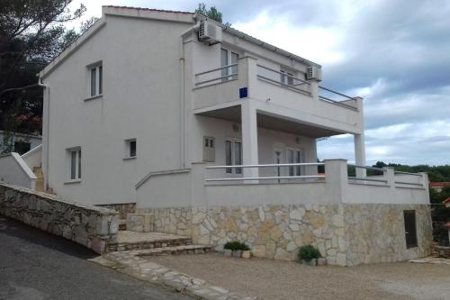  Apartments by the sea Basina, Hvar - 4622 in Vrbanj