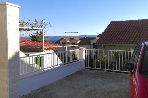 Apartments with a parking space Bol Brac - 4658 - image 10