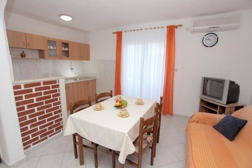 Apartments by the sea Mastrinka Ciovo - 4648 - image 4