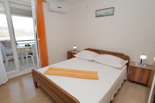 Apartments by the sea Mastrinka Ciovo - 4648 - image 2