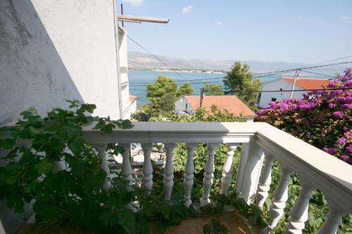 Apartments by the sea Mastrinka, Ciovo - 4647