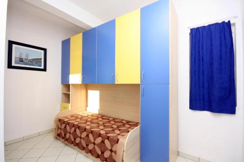 Apartments by the sea Duce Omis - 4795 - image 3