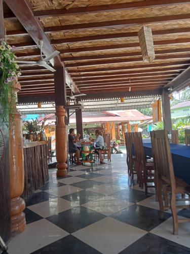 Lao Long Riverside and Budget Garden Guesthouse in Don Khone