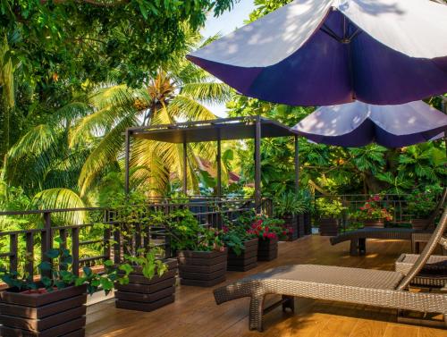 المنظر الخارجي, Isle Royal Inn in جنافياني أتول