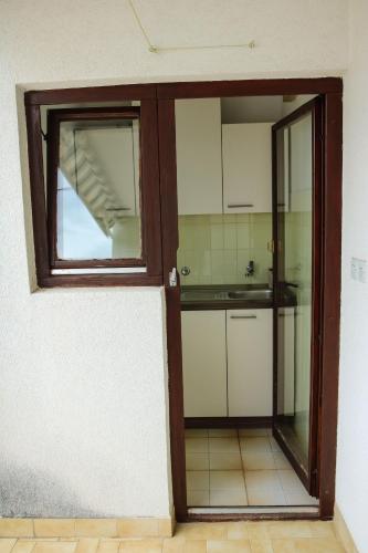Apartments with a parking space Omis - 2745 - image 3